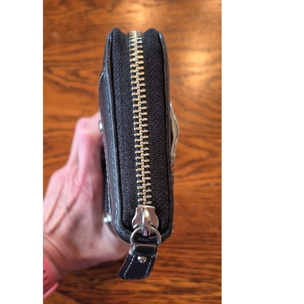 Coach Soho Black Leather Zip Wallet with Silver Buckle Details EUC - Picture 5 of 16